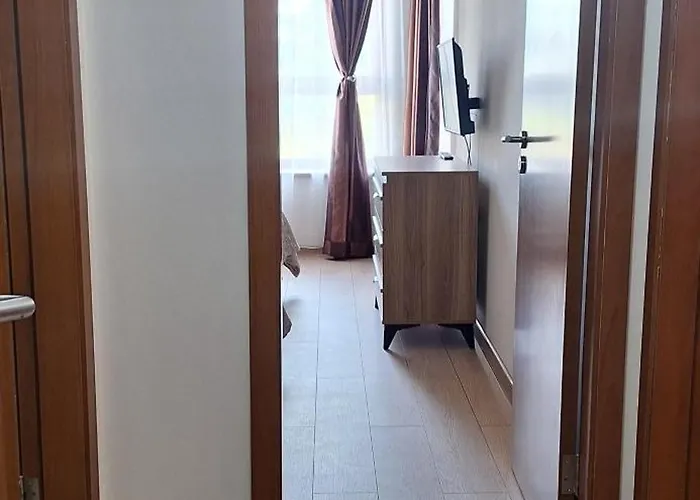 Royal Dreams - 2 * Napospart